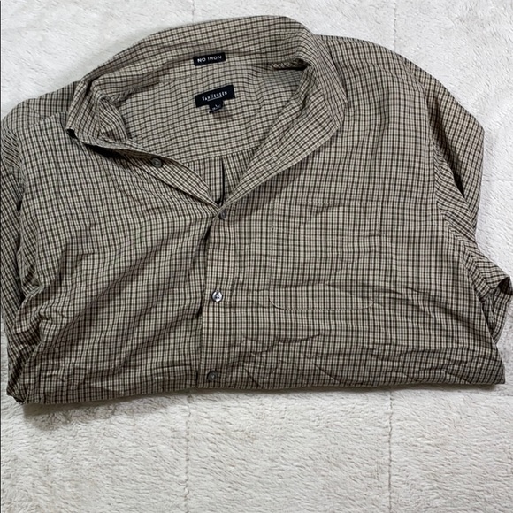 Men’s Van Heusen Button-Down Shirt - Picture 5 of 5